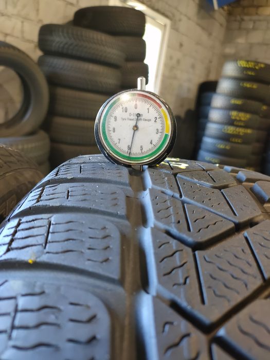 215/55r17 Pirelli Sottozero 3 z 2020r około 6mm