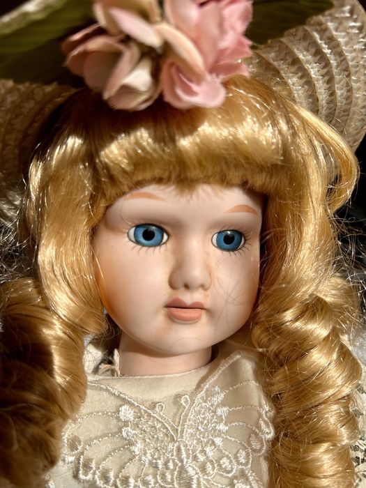 Boneca de Porcela em perfeitas condições