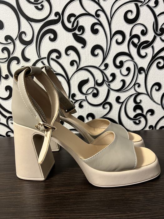 Босоножки на каблуке (кожа)