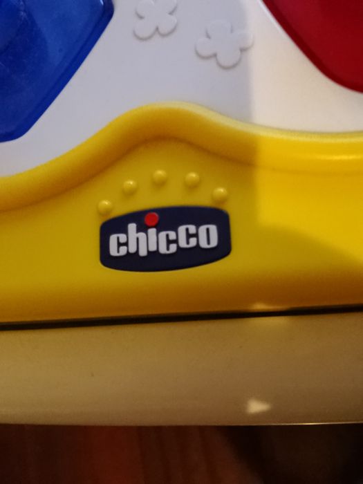 Mesinha de atividades da Chicco