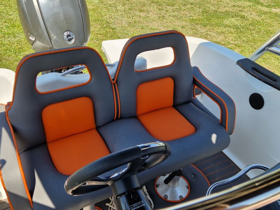Łódź motorowa Mazury M550 Silnik EVINRUDE Przyczepa