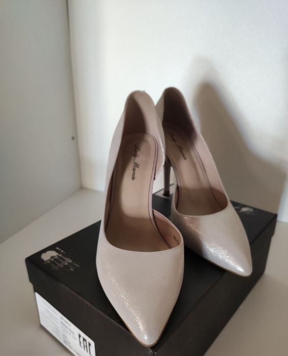 Весільні туфлі, нові, шкіряні, розмір 39