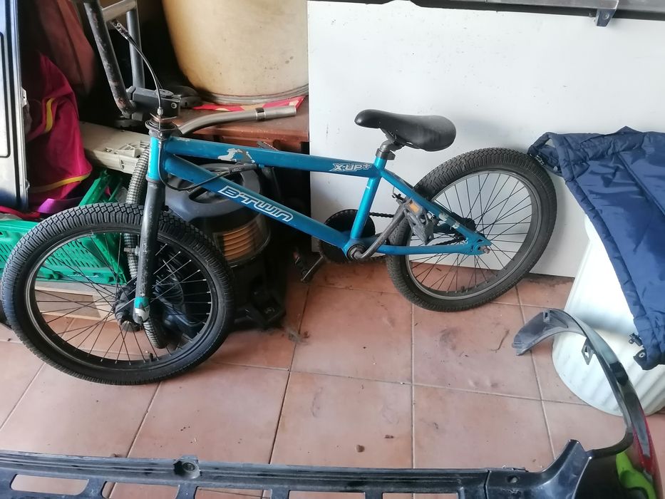 Bicicleta BMX B-twin