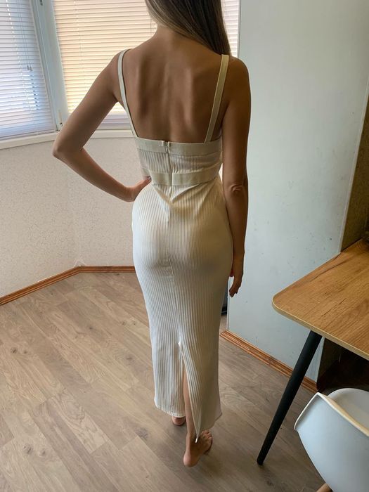 Біла сукня. Розмір М.