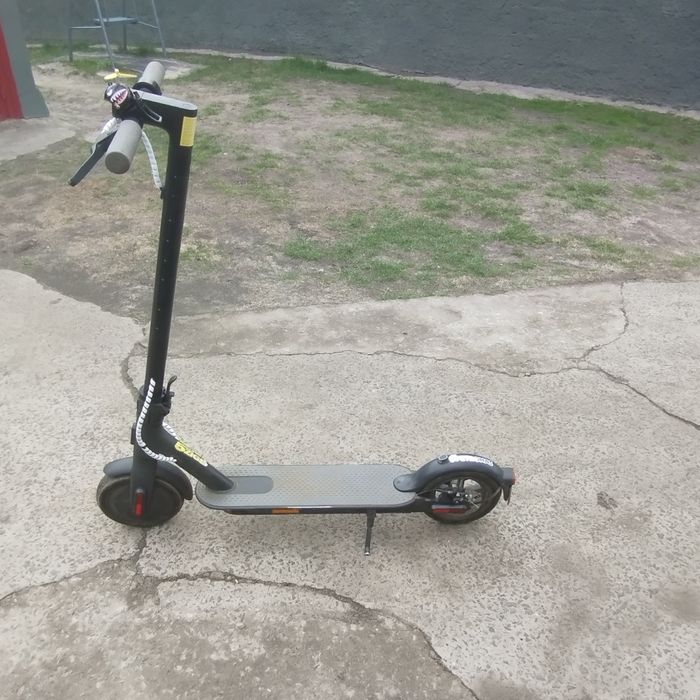 Продаю електро самокат ксяомі