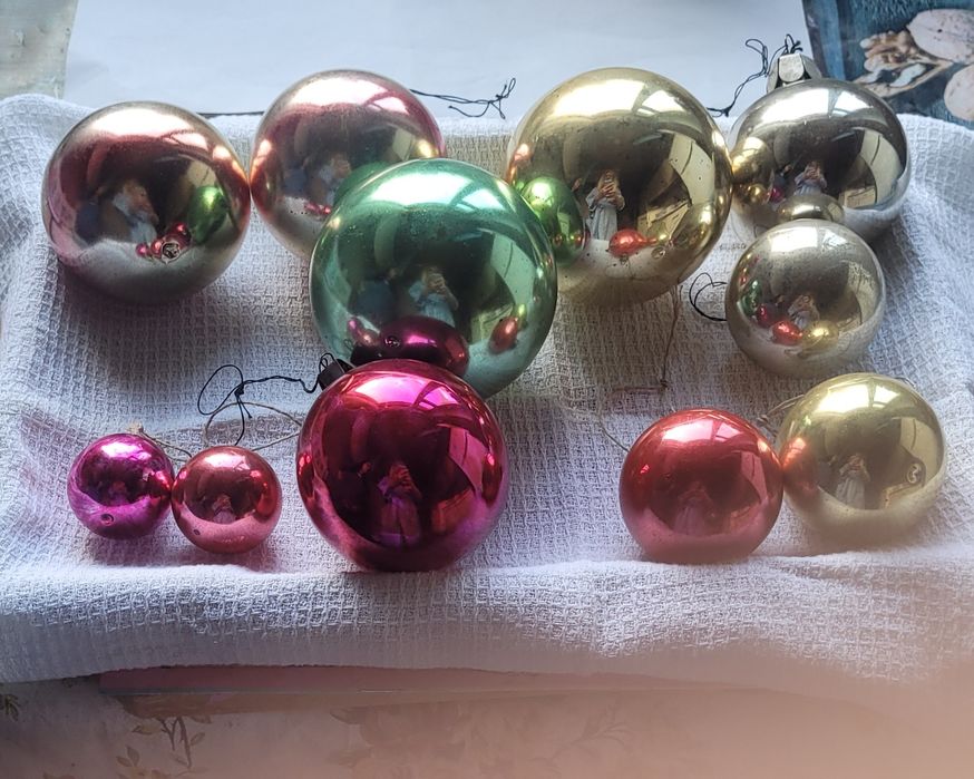 Продам  винтажные  новогодние  игрушки  - шары