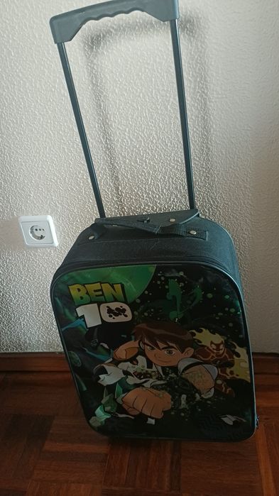 Mochila de rodinhas do Ben 10
