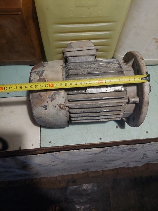 Продам електродвигун 2.8 кв 380 в