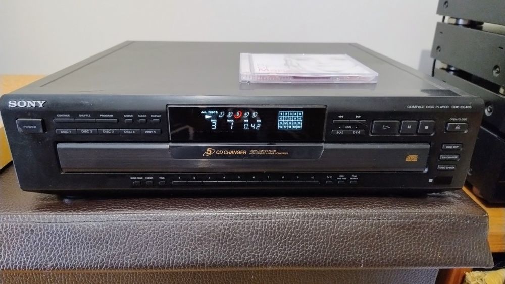 Leitor Sony CDP-CE405