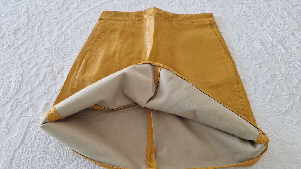 Saia mostarda Zara, tamanho S