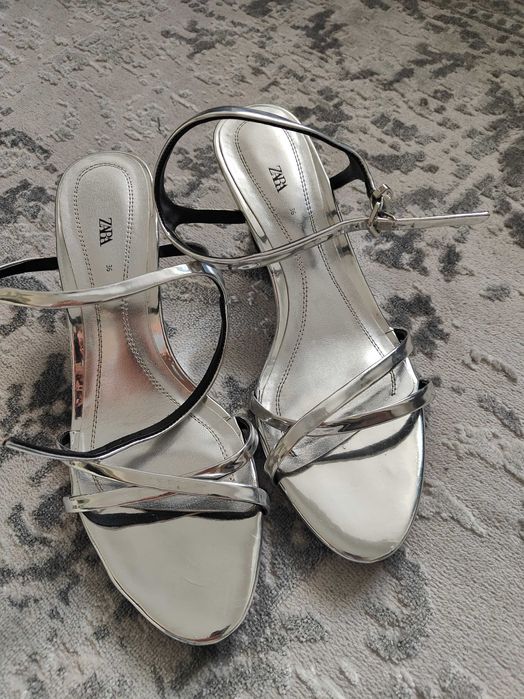 Срібні босоніжки Zara 36 розмір