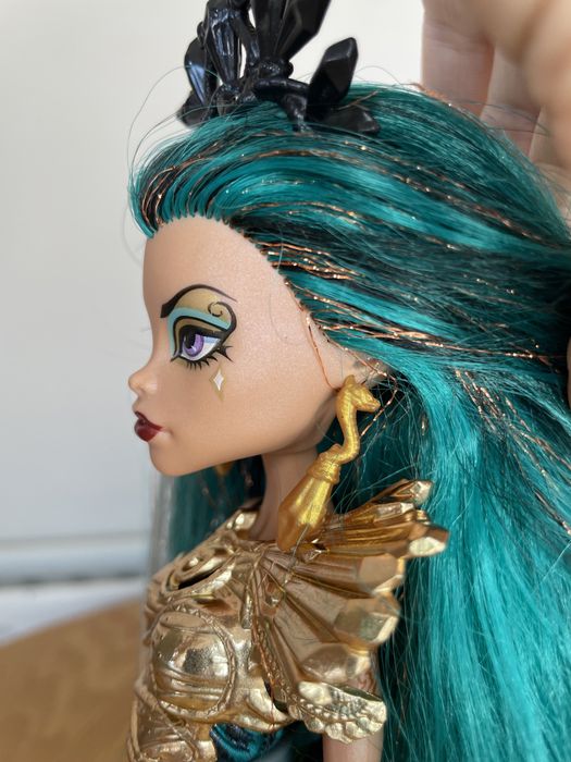 с подставкой Нефера Boo York Nefera de Nile Monster High