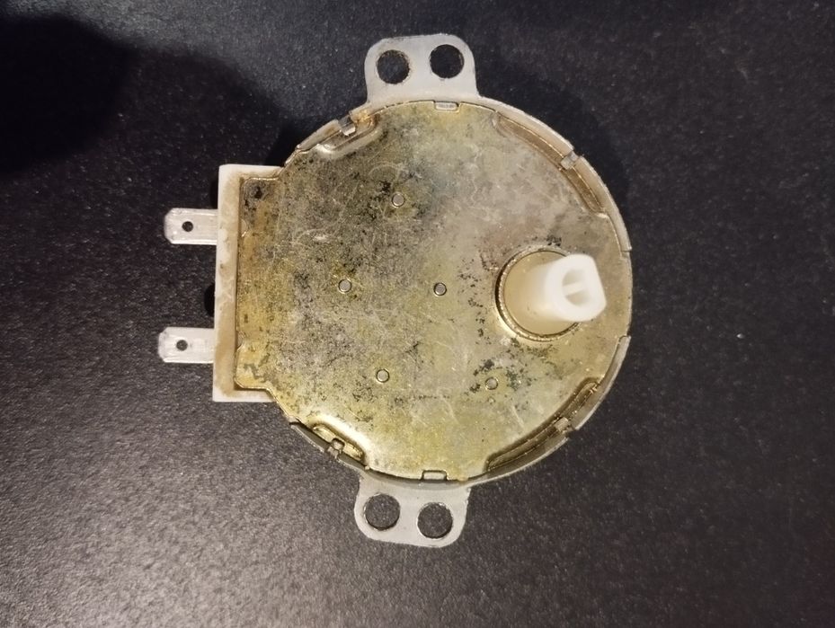 Silniki synchroniczne do talerza mikrofali