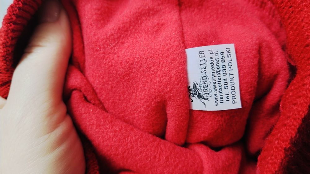 Czerwona czapka jak nowa