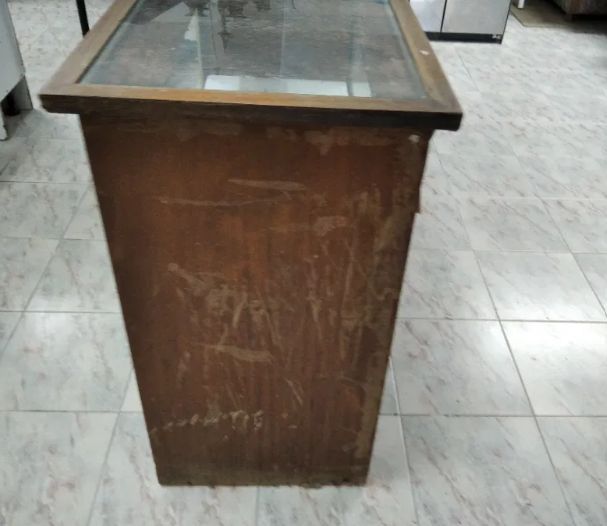 Balcão em madeira 1.80*0.88*0.50m