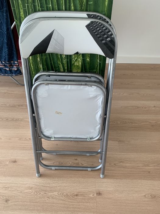 Mesa oval 124x75 com 2 cadeiras dobráveis64585538144899124