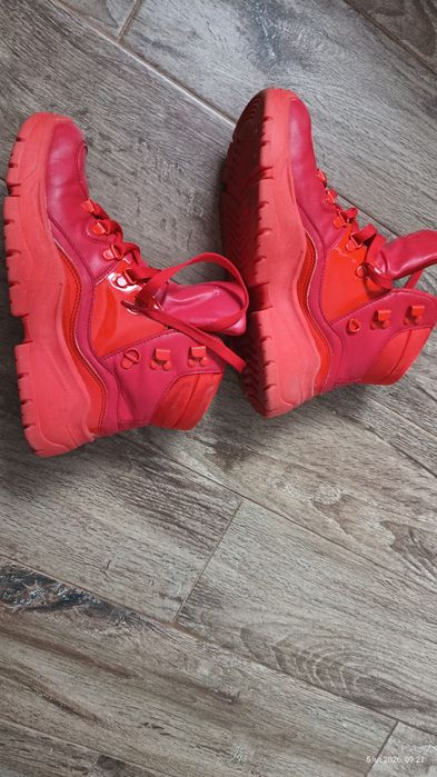 Trapery botki półbuty czerwone Cropp do lasu w góry