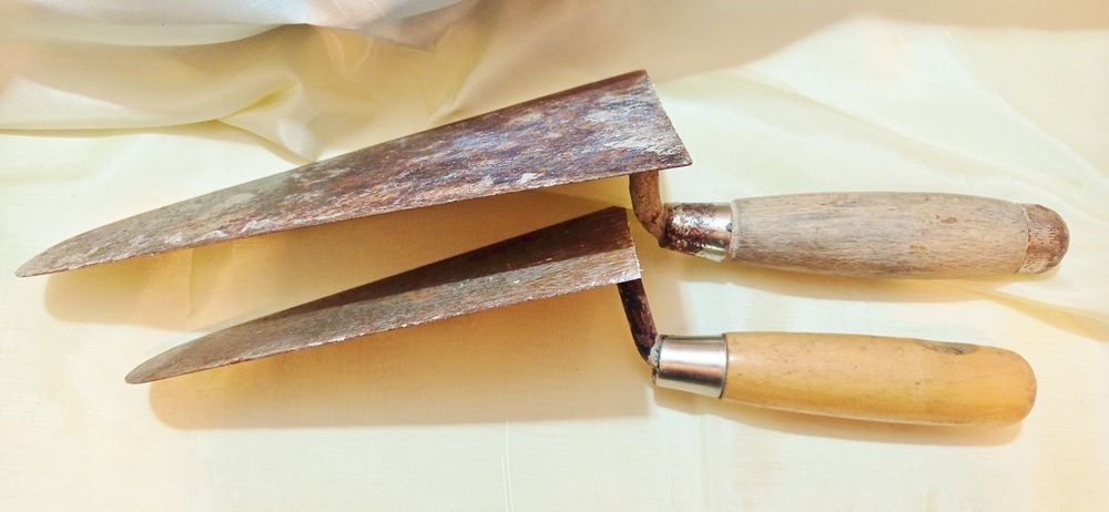 Colheres de pedreiro usadas,  em boas condições