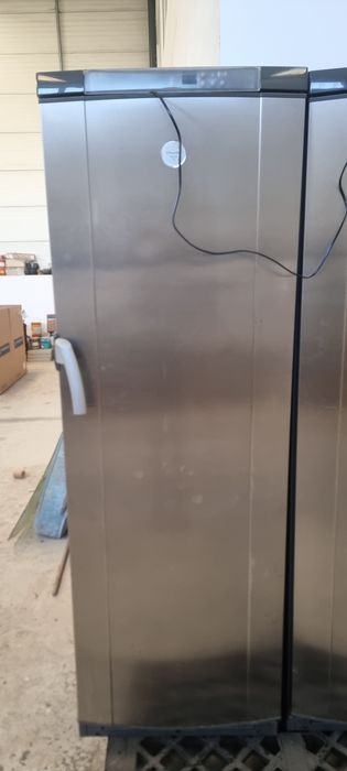 Arca vertical Eletrolux Avariada