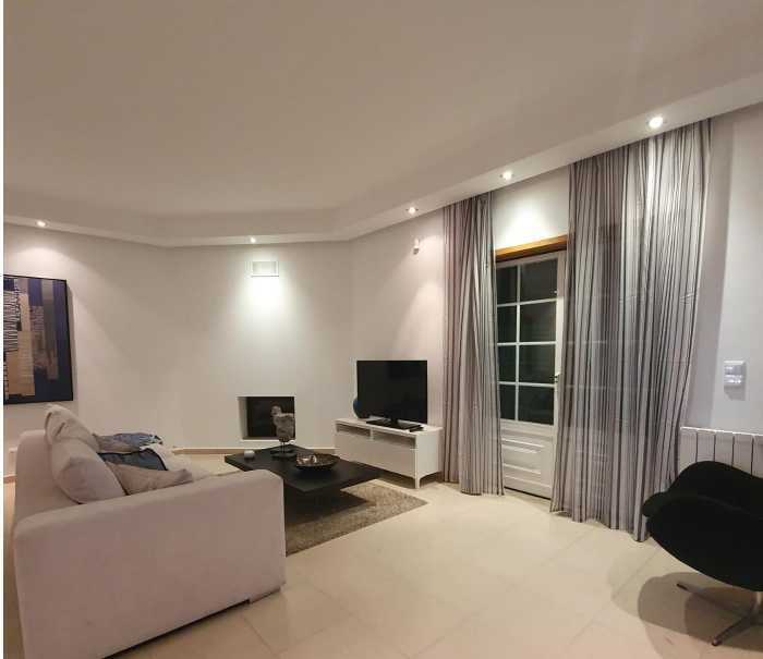 Moradia T4 com piscina e jardim para arrendar – Atalaia, Montijo