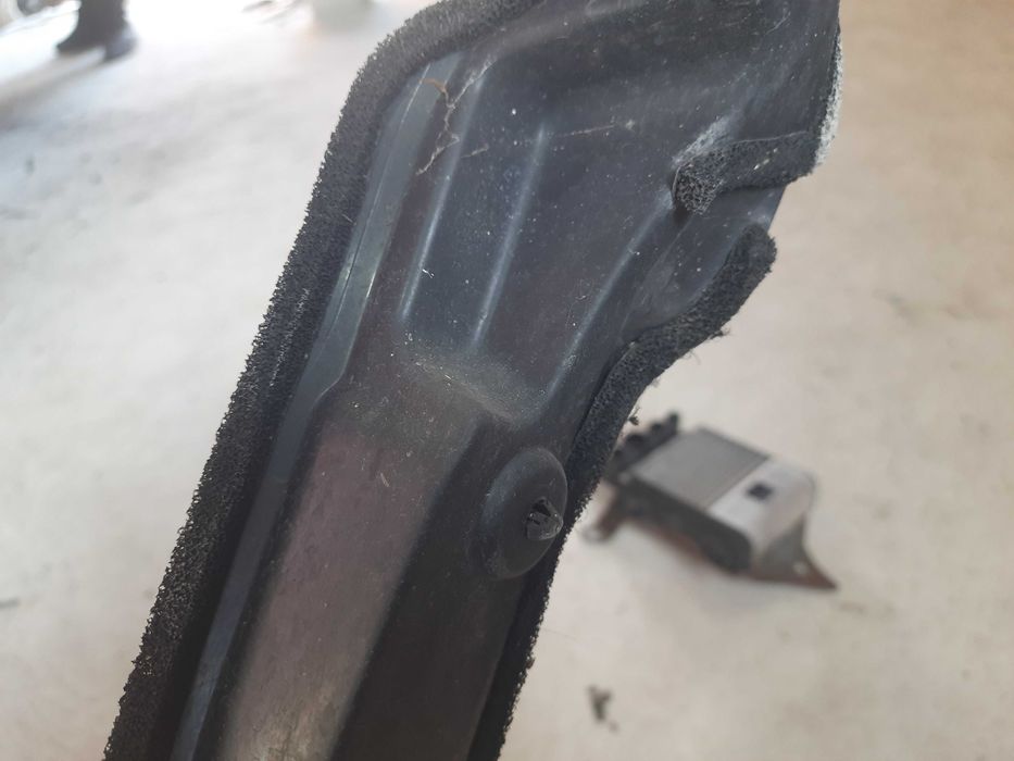 накладка правого переднего крыла Тойота Авенсіс т27 53827-05010