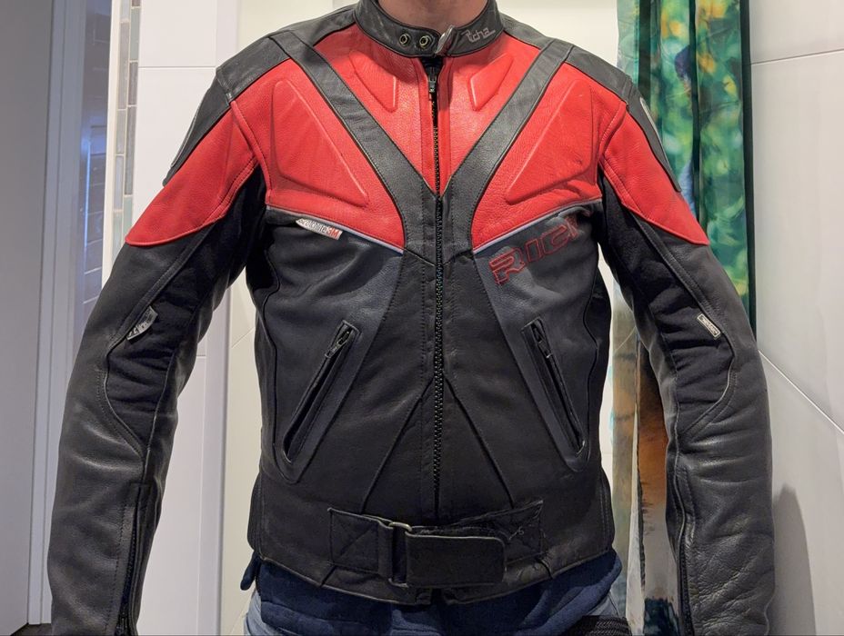 Jaqueta de Mota em Couro Richa (Preto/Vermelho) – Tam. 52 (L)