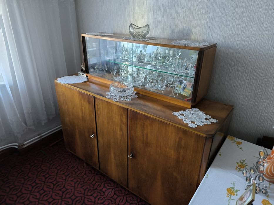 kredens z nadstawką i bufet