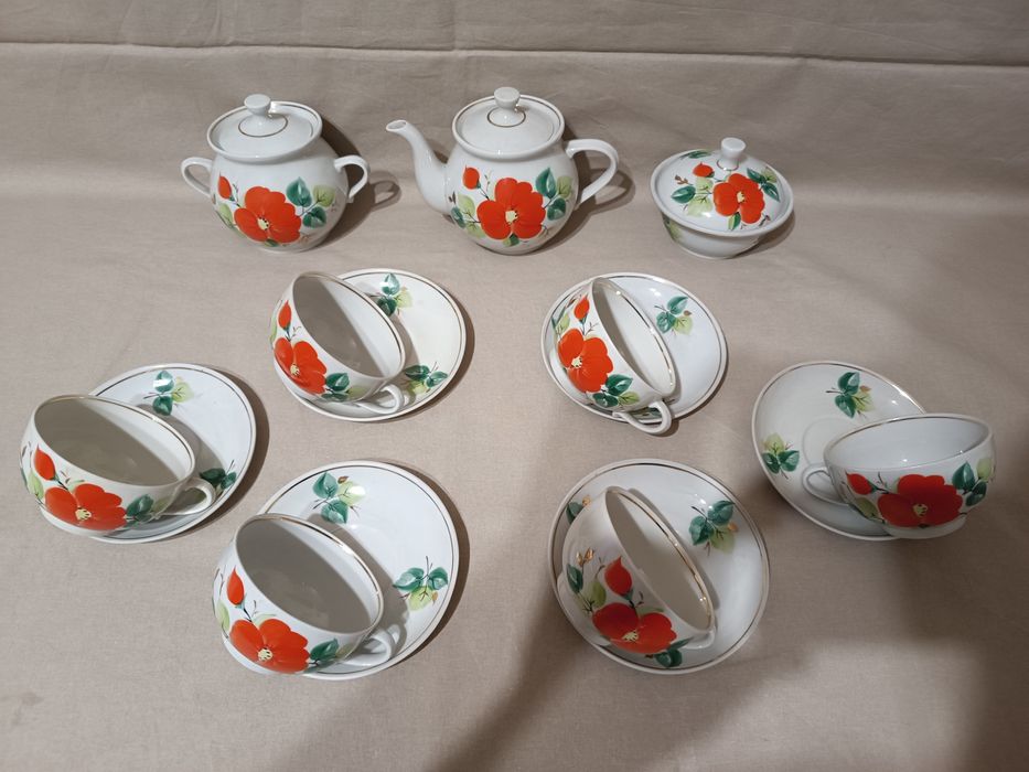 Чайный сервиз фарфоровый