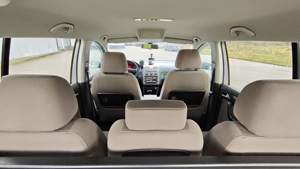 Фольксваген тоуран.