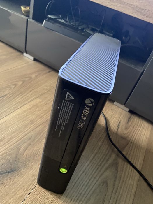 Konsola XBOX 360 E