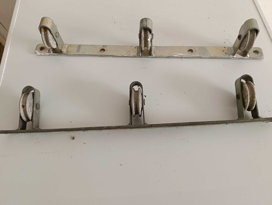 Estendal em inox com três roldanas .