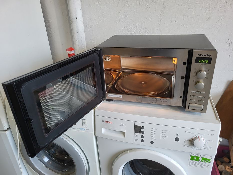 Мікрохвильова піч Miele 25л 1000w нержавійка  з грилем