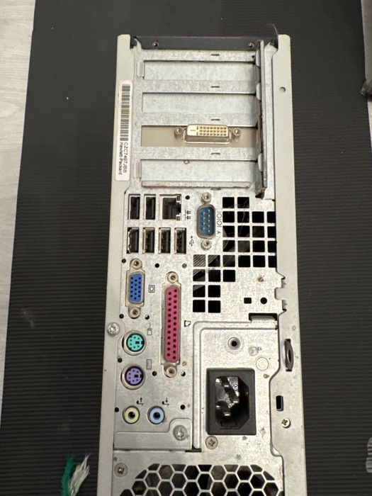 Stary komputer stacjonarny HP działa na cześci