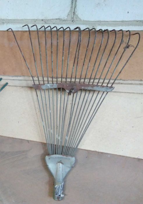 Граблі металеві віялові