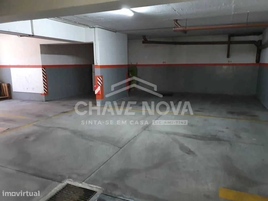 Apartamento T2 c/ Lugar de Garagem em Canelas (Edifício Prestige)