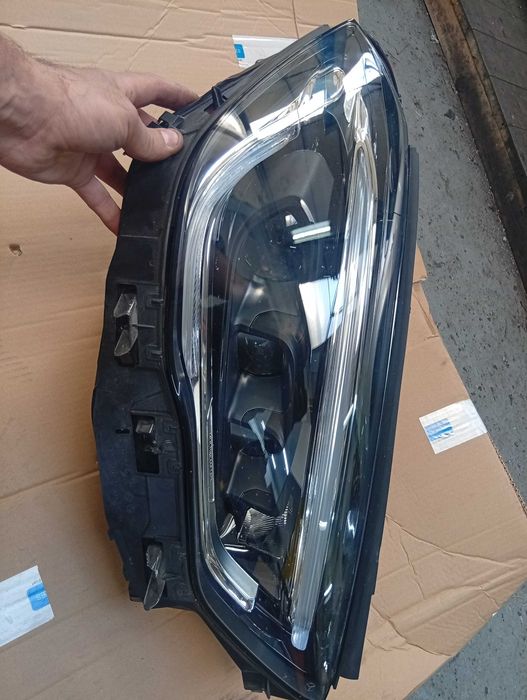 Farol Mercedes GLa H247 direito