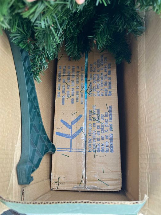 Árvore de Natal com decoração e iluminação