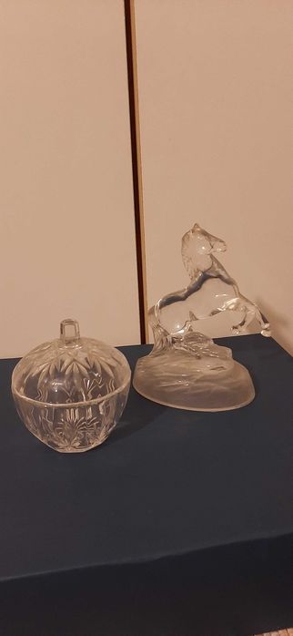 Cavalo, bomboneira e manteigueira vidro