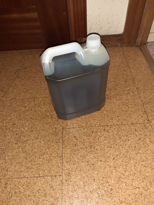 Vende-se Azeite.  Bom  preço.