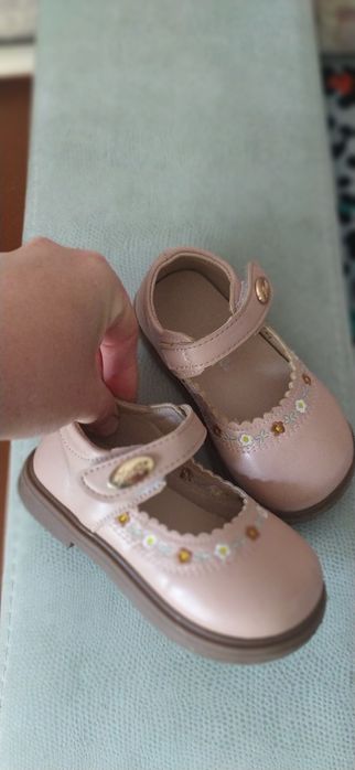 Туфельки для дівчинки