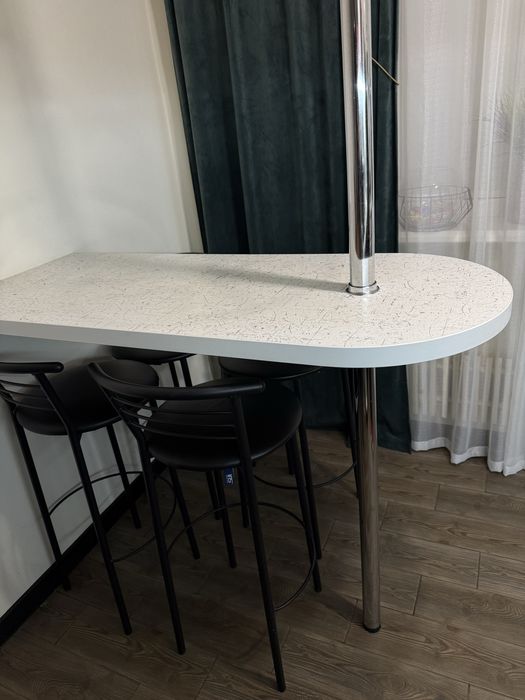 Барная стойка и барные стулья