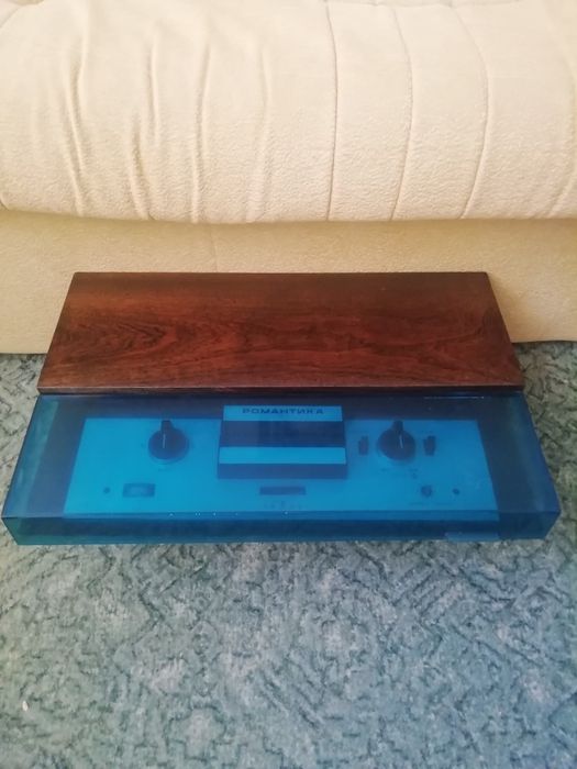 Магниторадиола Романтика-106.На запчасти. Бобинник.Проигрыватель.Шнур