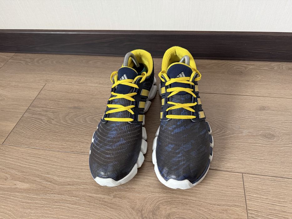 Кросівки adidas 44 розмір