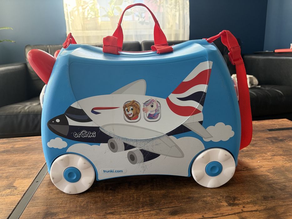 Walizka trunki samolot