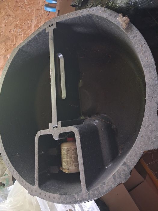 Продам оригінальну нішу запасного колеса Рено Меган 3 універсал в чудовому стані