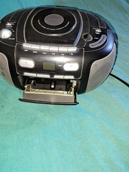 Radiomagnetofon z odtwarzaczem CD