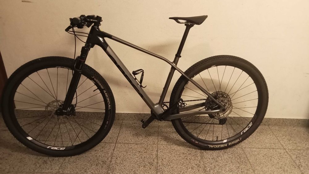 Bem estimada e bem equipada.