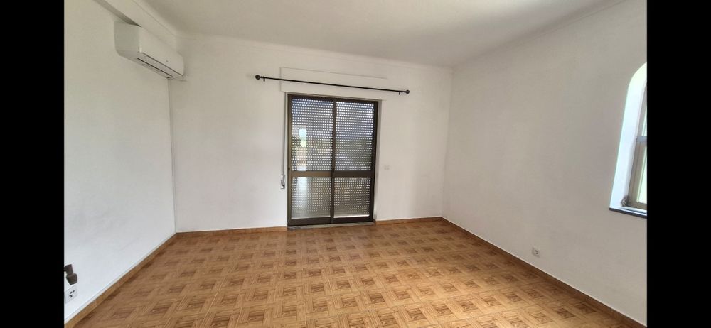 Apartamento T3 - 1° andar, com cerca de 110 m2