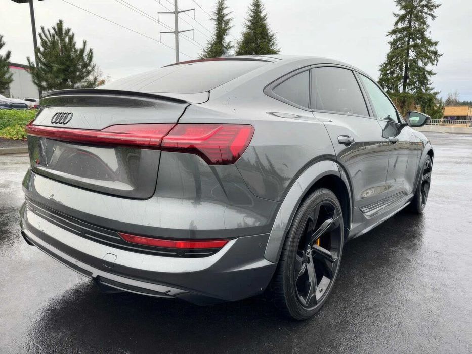 Audi e-tron S Premium Plus Sportback      2023