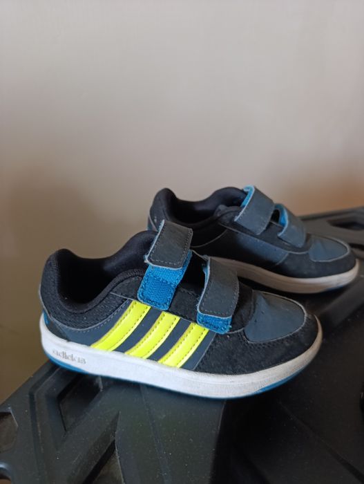 Дитячі кросівки Adidas 28 розмір